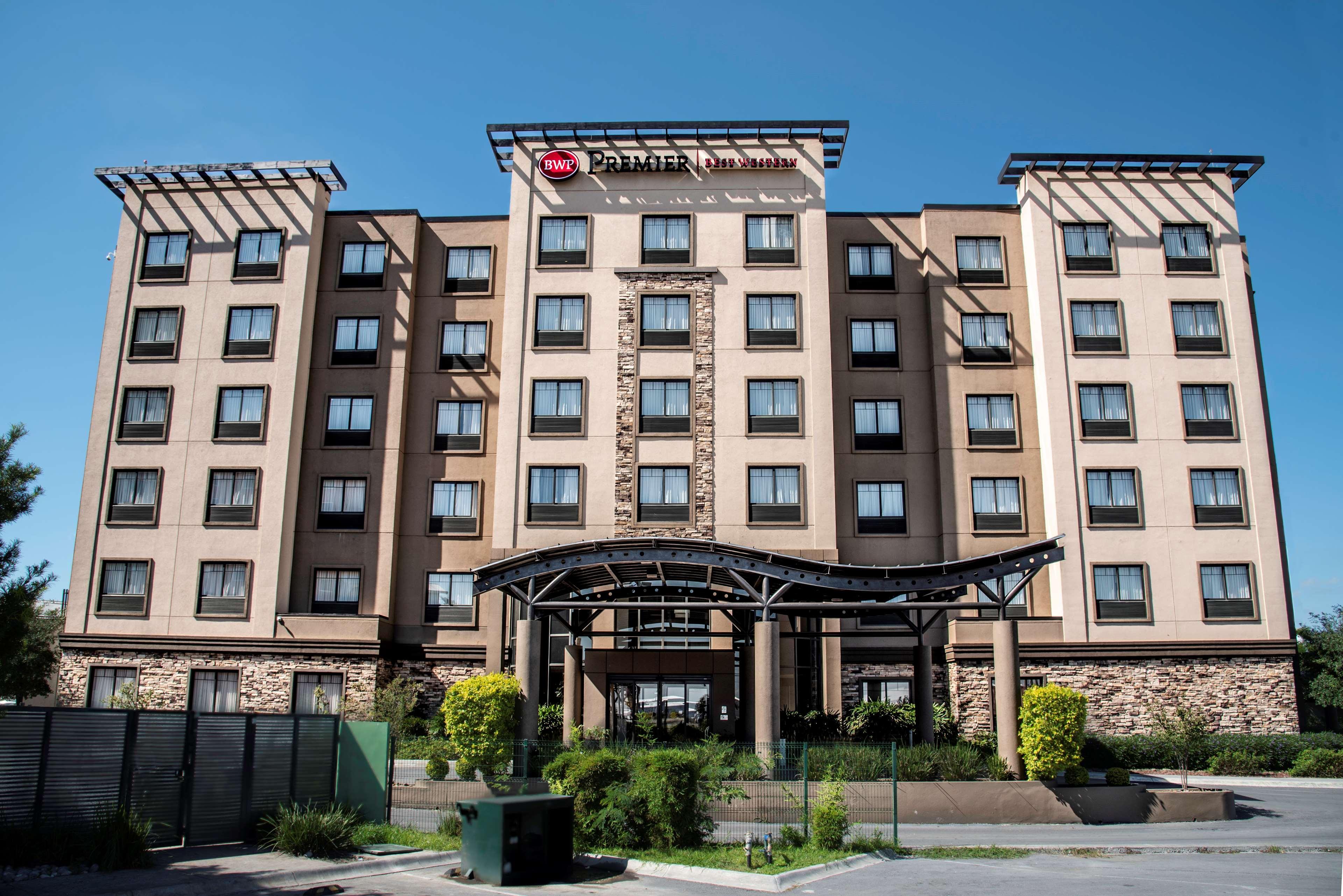Best Western Premier Monterrey Aeropuerto Apodaca Exterior photo The hotel in 2011