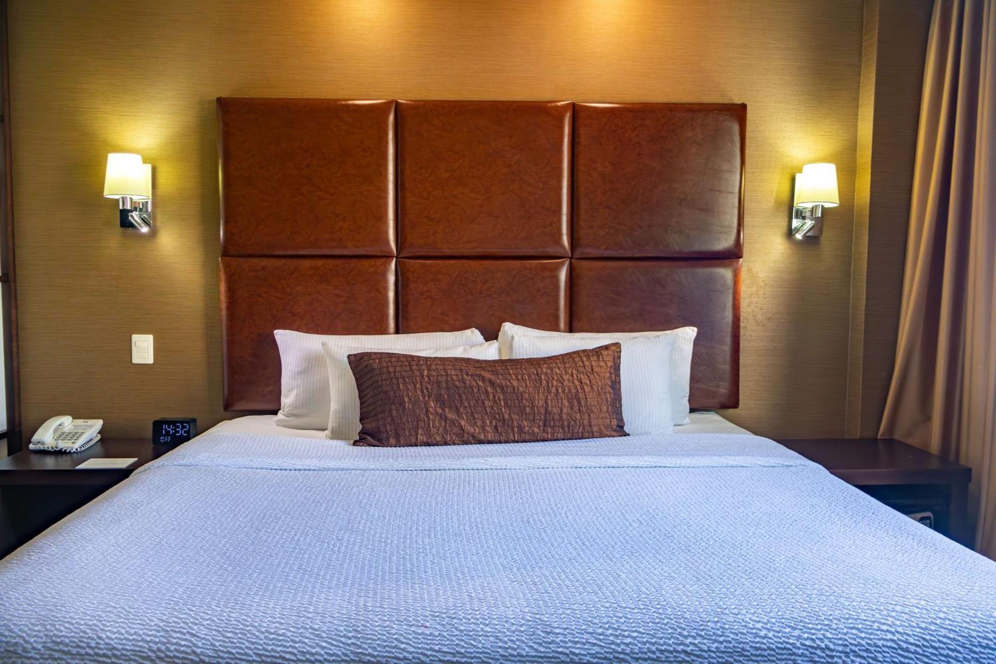 Best Western Premier Monterrey Aeropuerto Apodaca Exterior photo A bed