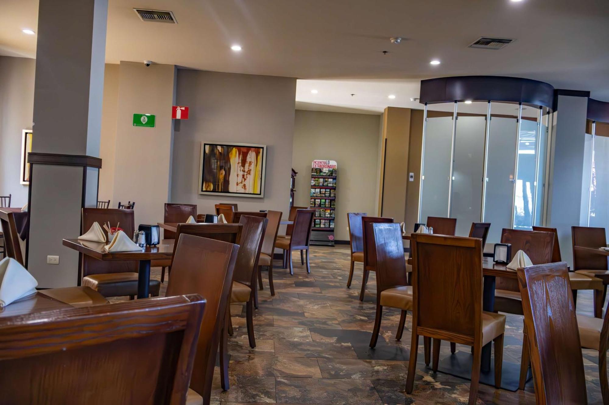 Best Western Premier Monterrey Aeropuerto Apodaca Exterior photo The interior of the restaurant