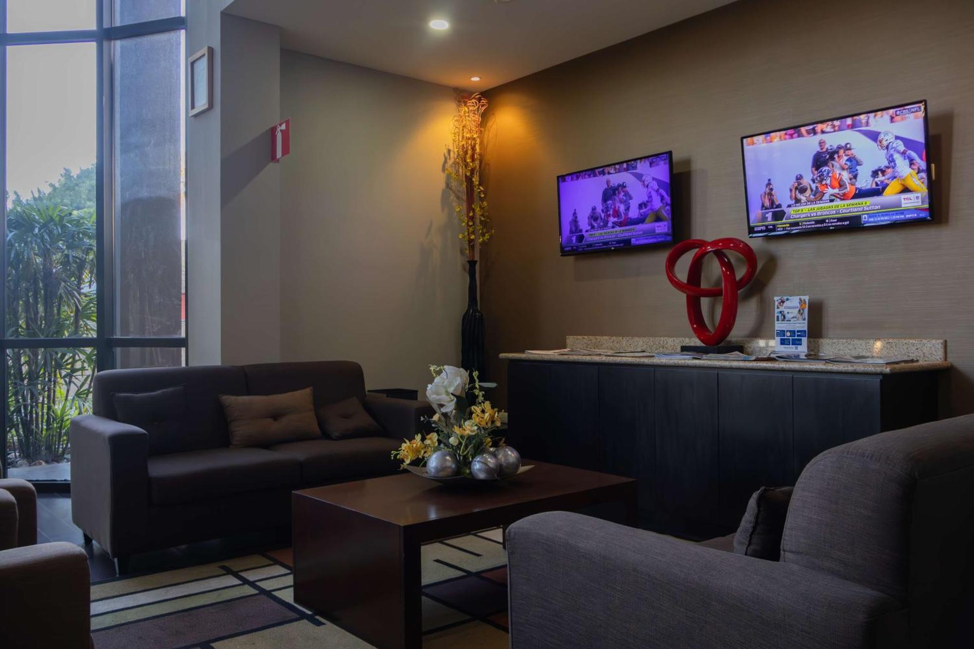 Best Western Premier Monterrey Aeropuerto Apodaca Exterior photo The lobby of the hotel