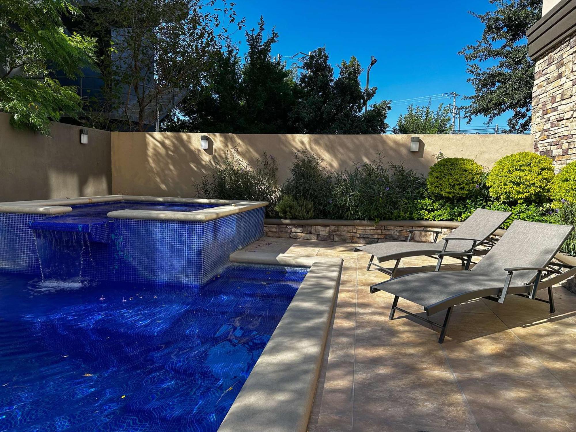 Best Western Premier Monterrey Aeropuerto Apodaca Exterior photo A pool at the Four Seasons Hotel in Los Angeles